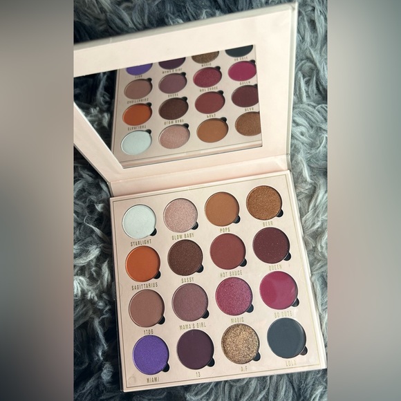 Makeup Obsession X Belle Jorden Eyeshadow Palette - Picture 4 of 8